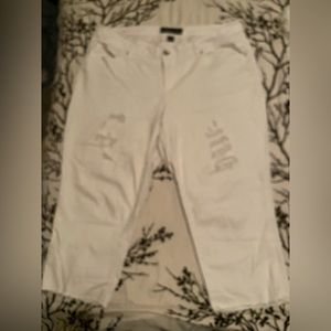 Cato ripped, white capri jeans